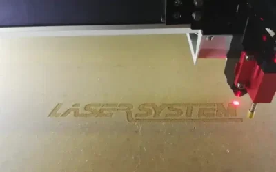 Gravure d&rsquo;enseignes à la découpe laser