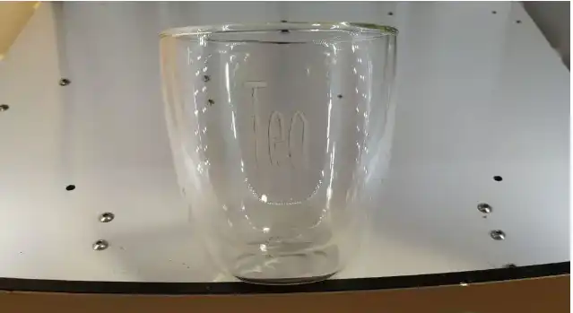 Gravure sur verre grâce à la découpe laser