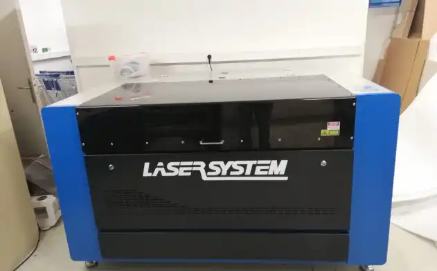 Zoom sur l’extracteur d’air de la découpe laser