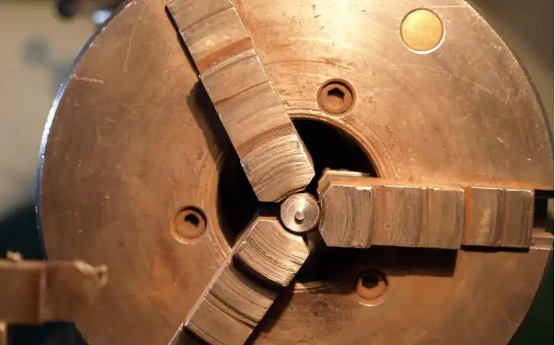 Utiliser le mandrin à la découpe laser